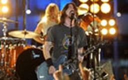 Dave Grohl gặp “vạ miệng”